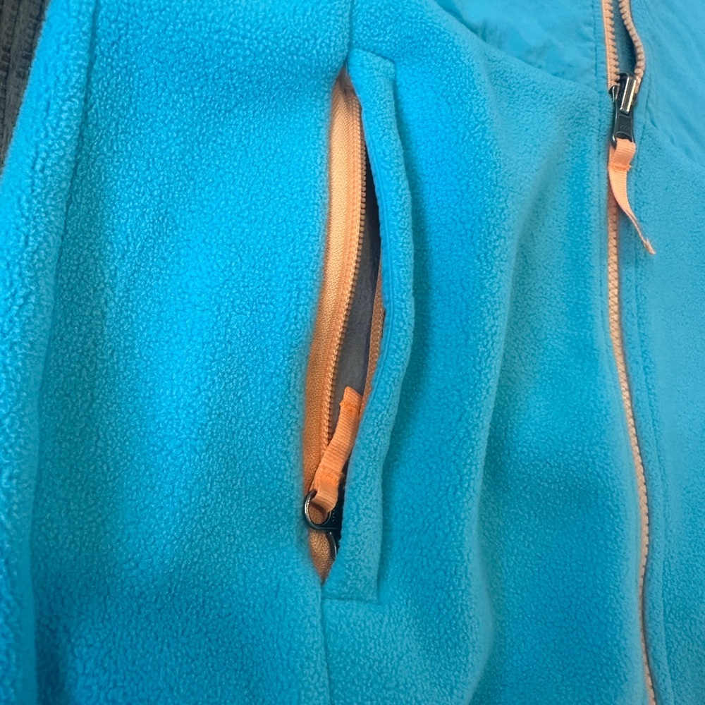 The North Face Big Girls’ Blue Denali Fleece Sweater – Size M (10/12) - Picture 7 of 13